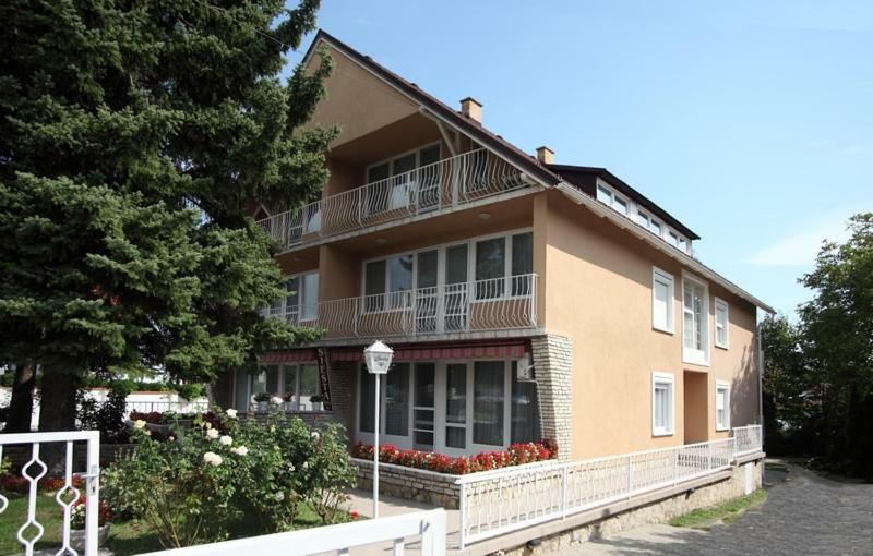 Siesta Apartmanhaz Balatonfuered Eksteriør billede